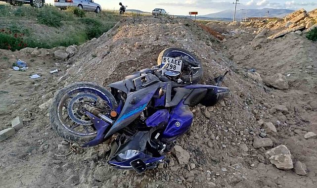 Denizli'de motosiklet yol kenarına devrildi: 2 ölü