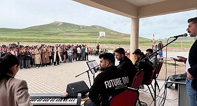Diyadin'de öğrencilere moral konseri