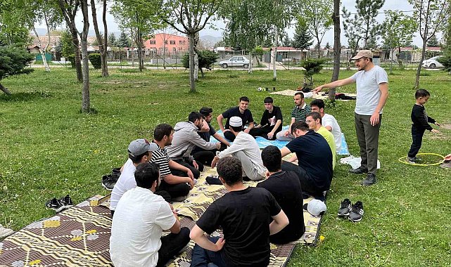 Diyanet Gençlik Merkezi'nden sınav öncesi moral pikniği