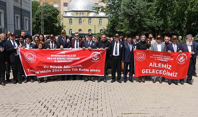 Diyarbakır'da 'Uluslararası Aile Günü'nde kortej yürüyüşü gerçekleştirildi