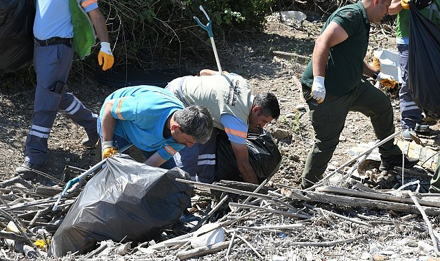 Doğa harikası Milli Park'ta kıyı temizliği