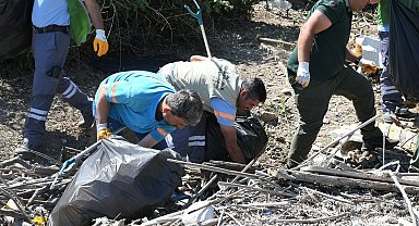 Doğa harikası Milli Park'ta kıyı temizliği