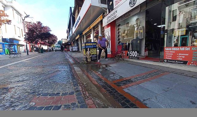Edirne'de Saraçlar Caddesi'ndeki su birikintisine oltalı tepki