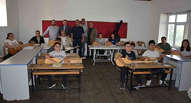 Edremit'te açılan bağlama kursu ağır misafirleri ağırladı