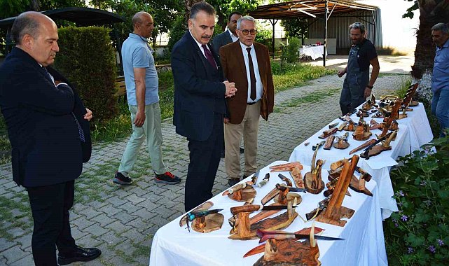Edremit'te elle dövülen bıçaklar sergisi hayran bıraktı