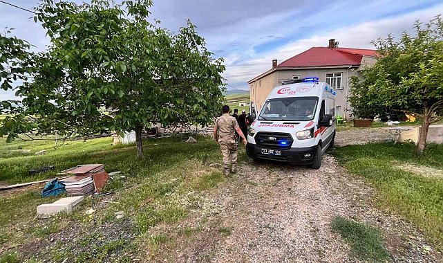 Elazığ'da traktörün altında kalan kişi yaralandı