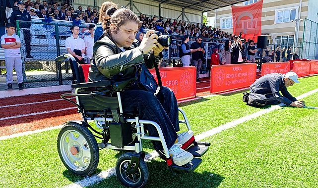 Engelleri aştı, iki üniversite okuyup gazetecilik yapıyor