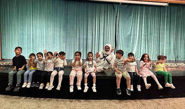 Engelsiz Kreş'te tiyatro mutluluğu
