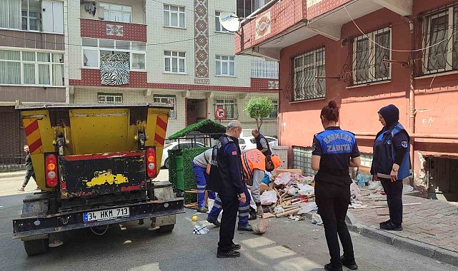 Esenler'de 4. kez temizlenen daireden 7 kamyon çöp çıktı