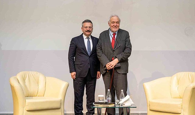 Eskişehir'de İlber Ortaylı'nın katılımıyla "Türk Kültürü ve Yunus Emre" söyleşisi düzenlendi