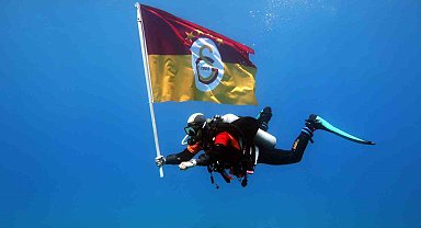 Fethiye'de dalgıçlardan deniz altında şampiyonluk kutlaması