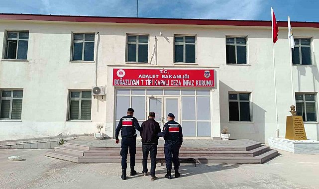 Firari hükümlü yakayı ele verdi