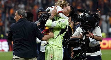 Galatasaray şampiyonluğu taraftarı önünde kutladı