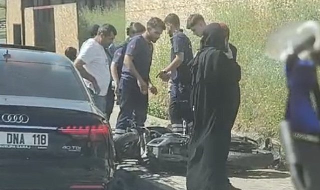 Gaziosmanpaşa'da ambulansa yol vermek isteyen otomobile çarptı, motosiklet sürücüsü yaralandı