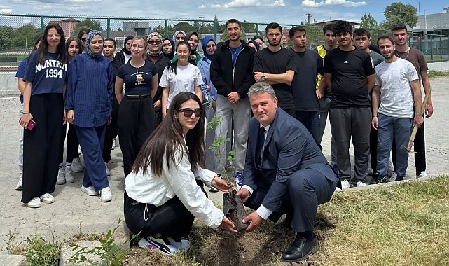 Gediz'de genç fidanlar toprakla buluştu