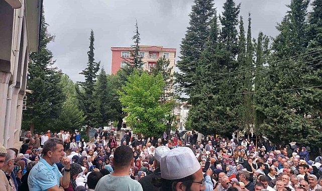 Gediz'den hacı adayları dualarla kutsal topraklara uğurlandı