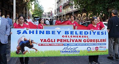 Geleneksel yağlı güreş müsabakaları Gaziantep'te kortejle başladı