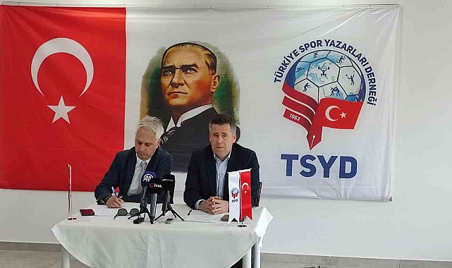 Gençlerbirliği Teknik Direktörü Eroğlu: "Bizim yerimiz Süper Lig'dir, bunu başardığımız için çok mutluyuz"