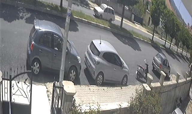 Gençlerin yaralandığı motosiklet kazası güvenlik kamerasında