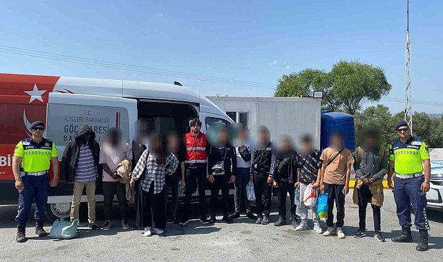Germencik'te 21 düzensiz göçmen, 2 organizatör yakalandı