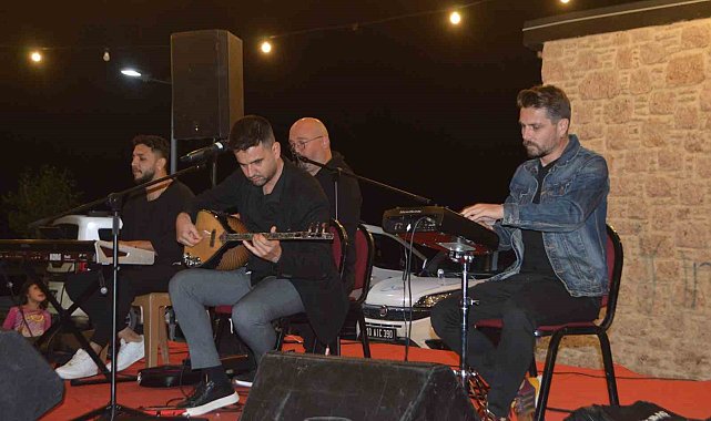 Gömeç'te 4. Ulubeyler Yağlı Pehlivan Güreşleri öncesi türkü gecesi