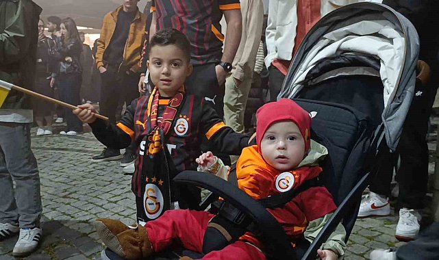 Gümüşhane'de Galatasaray'ın 25. şampiyonluğu coşkuyla kutlandı
