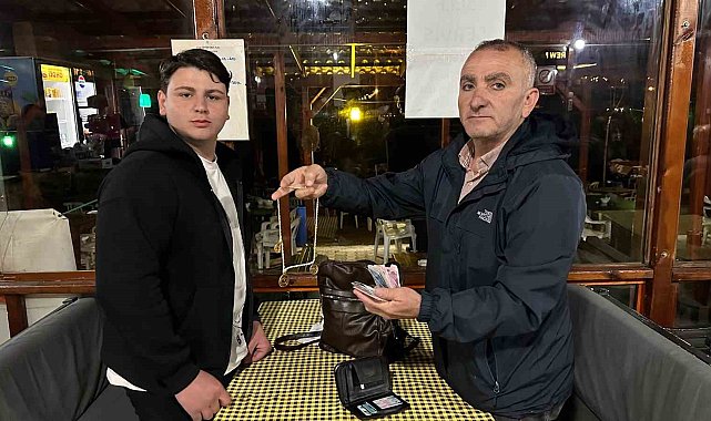 Helal olsun bu esnafa...Altın dolu çantayı sahibine teslim etti