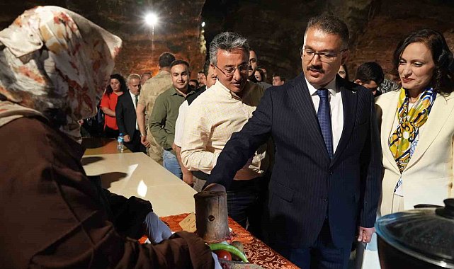 Iğdır'ın yöresel lezzetleri ve coğrafi işaretli ürünleri tuz mağarasında tanıtıldı