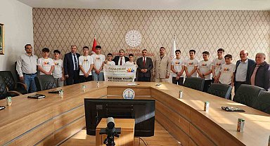 İl Milli Eğitim Müdürü Yılmaz, Yozgat Anadolu İmam Hatip Lisesi öğrencilerini kabul etti
