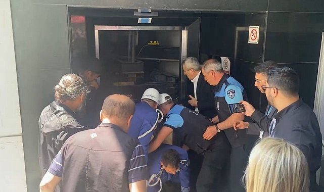İlhan Şeşen'in cenazesi asansörde mahsur kaldı