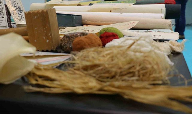 İslam Sanatları Fuarı'nda el yapımı kağıt ustası Çelik eserlerini sergiledi