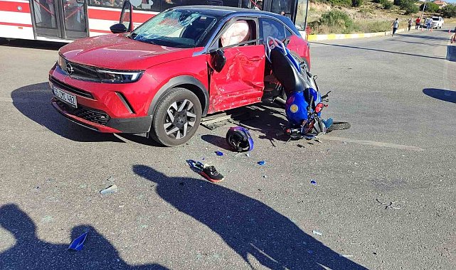 İzmir'de otomobil motosikletle çarpıştı: 1 ağır yaralı