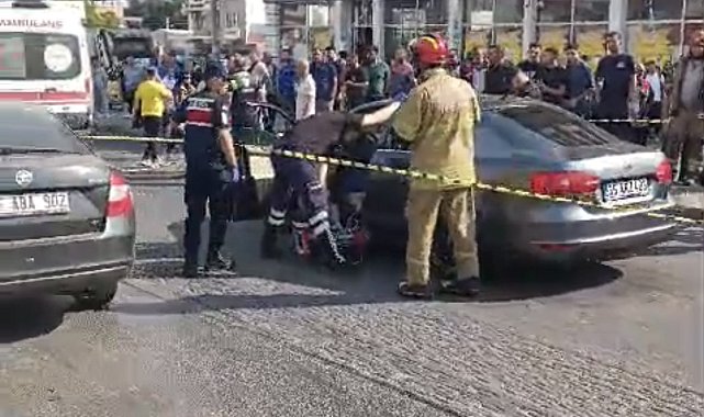 İzmir'de otomobile silahlı saldırı: Aynı aileden 3 kişi öldü