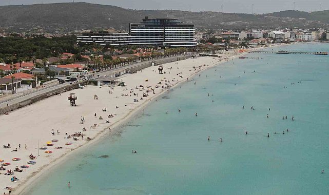 İzmirli vatandaşlar, hafta sonu Çeşme'nin keyfini çıkardı