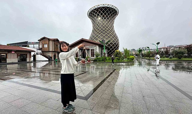 Japonyalı 'Türk Çayı Demleme Ustası' Rize'de çay demledi