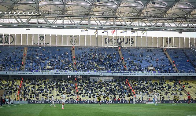 Kadıköy'de tribünler boş kaldı