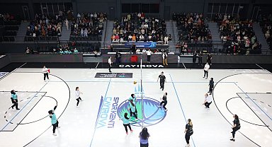 Kadın kursiyerler voleybol maçında hünerlerini konuşturdu