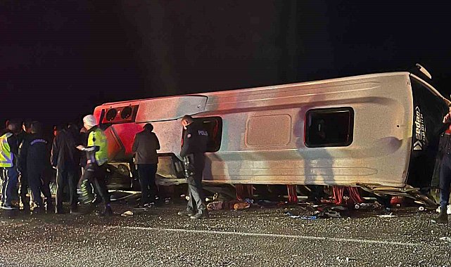 Kahramanmaraş'ta kontrolden çıkan minibüs devrildi: 1 ölü, 19 yaralı