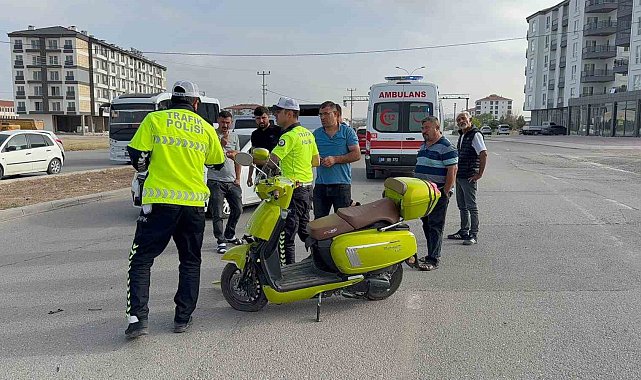 Kamyonet ile motosiklet çarpıştı: 1 yaralı