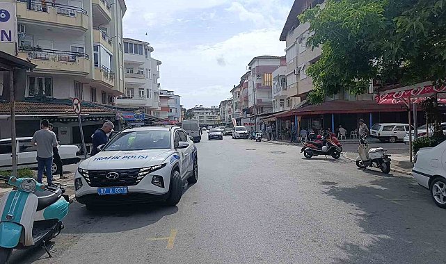 Kamyonete çarpmamak için frene bastı, elektrikli bisikletiyle devrildi: 1 yaralı