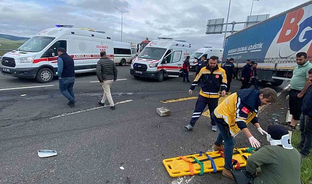 Kars'ta trafik kazası: 2'si ağır 4 yaralı