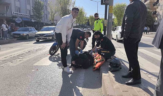 Kazaya yapan motosikletteki 2 kişi yaralandı