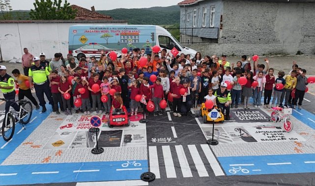 Kırklareli'nde köy okullarındaki öğrencilere trafik eğitimi
