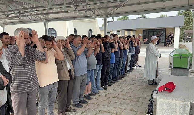 Kocaeli'deki kazada hayatını kaybeden Düzceli sürücü toprağa verildi