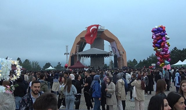 Kütahya Dumlupınar Üniversitesi DPÜ Fest 2025 coşkuyla başladı