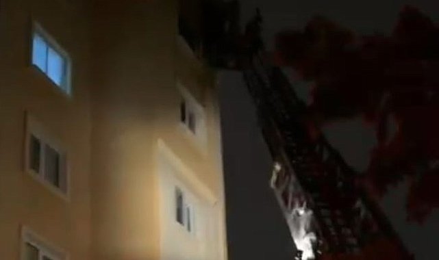 Malatya'da apartman yangını: Hamile kadın ve eşi hastaneye kaldırıldı