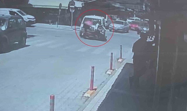 Manavgat'ta hafif ticari araç motosikletle çarpıştı: 1 yaralı