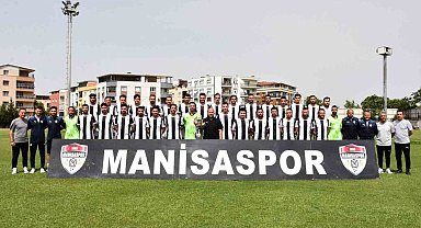 Manisaspor, şampiyonluk kupasını kaldırdı