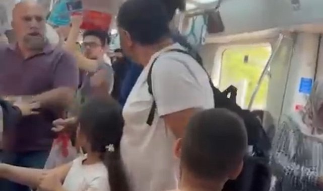 Marmaray'da çocuklarının yanında babaya yumruk