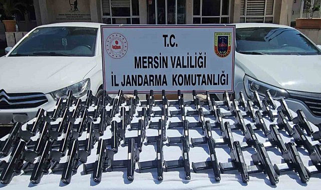 Mersin'de 2 otomobilde 70 tabanca ele geçirildi: 2 tutuklama